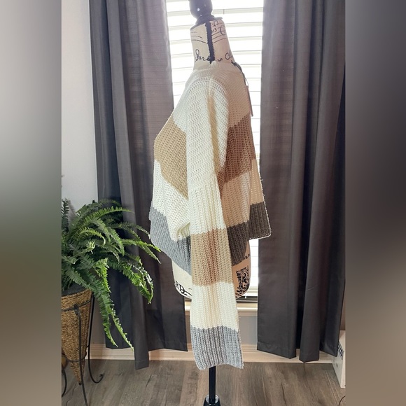 NWT- Sincerely Jules - Beautiful Crop Sweater in Neutral long sleeves size M - Picture 8 of 12